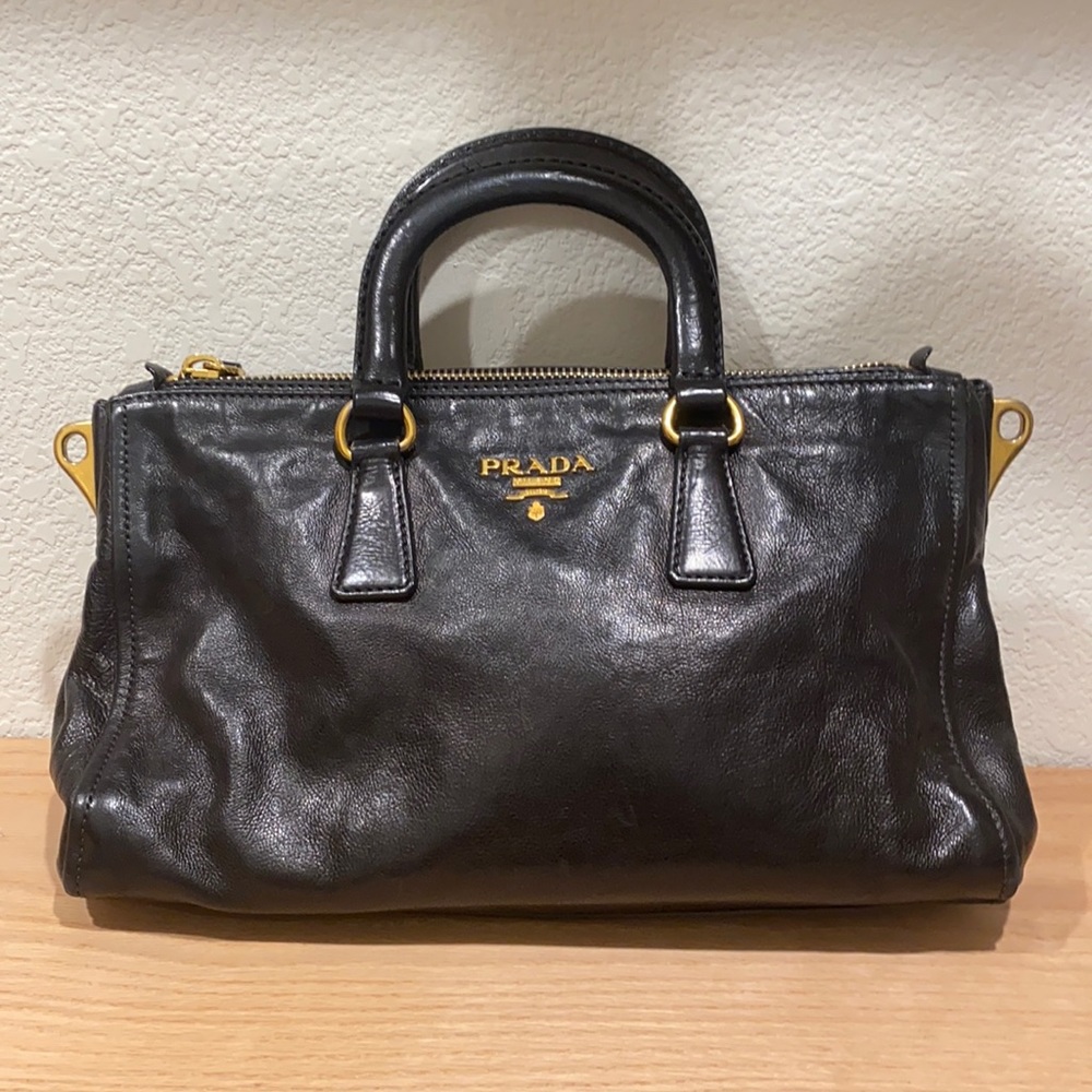 Prada bag ( Authentic)